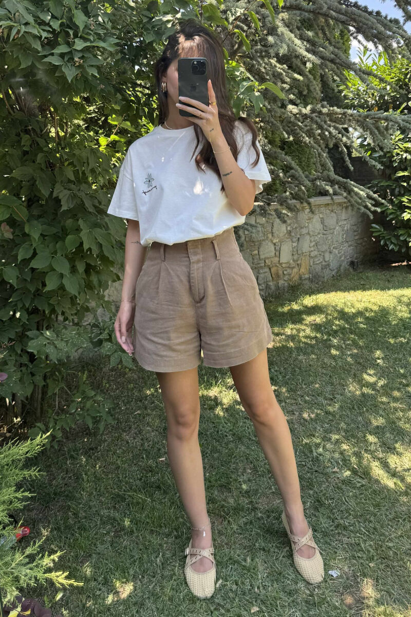 T-SHIRT ME PRINT LULESH PËR FEMRA NË NGJYRËN E BARDHË - 2