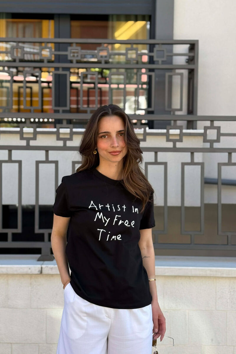 T-SHIRT ME SHKRIM PER FEMRA NE NGJYRE TE ZEZE - 2