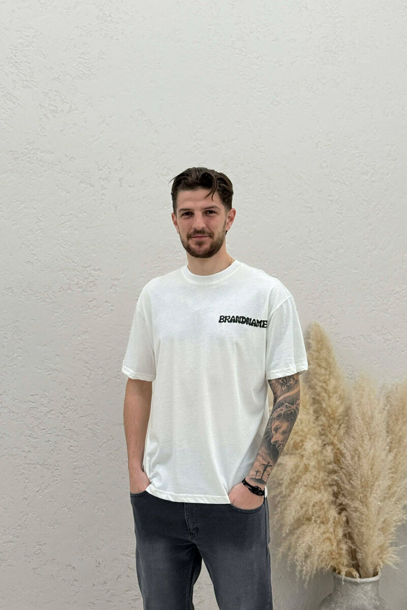T-SHIRT ME SHKRIME DHE DIZAJN PËR MESHKUJ NË NGJYRËN E BARDHË - 1