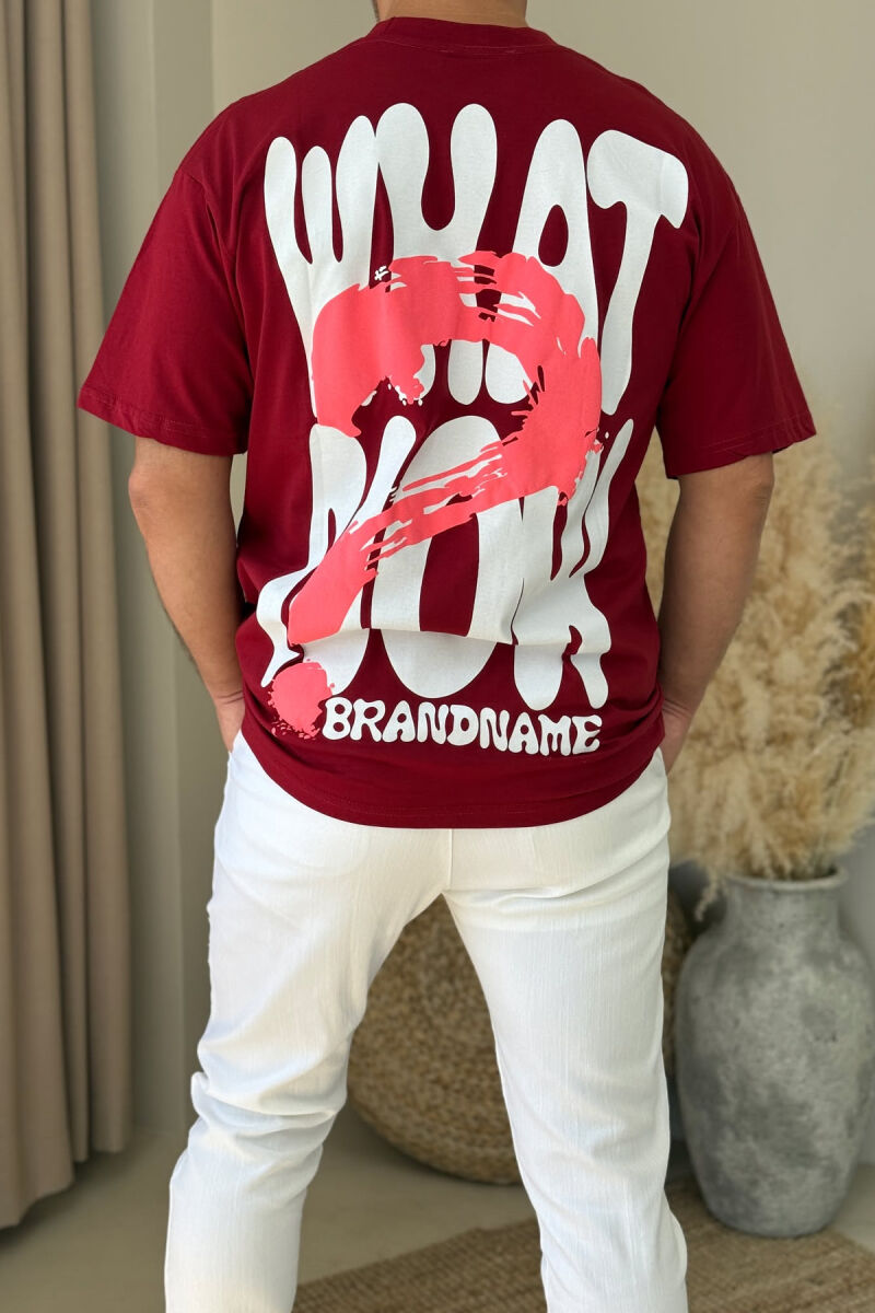 T-SHIRT ME SHKRIME DHE DIZAJN PËR MESHKUJ NË NGJYRËN VISHNJË - 3