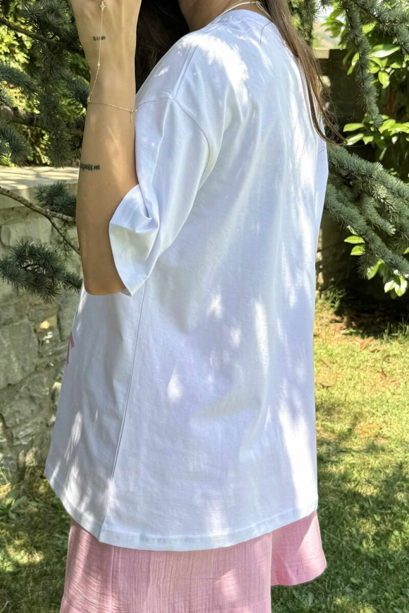 T-SHIRT ME SHKRIME DHE IMAZH PËR FEMRA NË NGJYRËN E BARDHË - 3