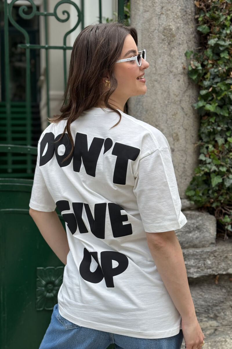 T-SHIRT ME SHKRIME DHE IMAZH PËR FEMRA NË NGJYRËN E BARDHË - 4