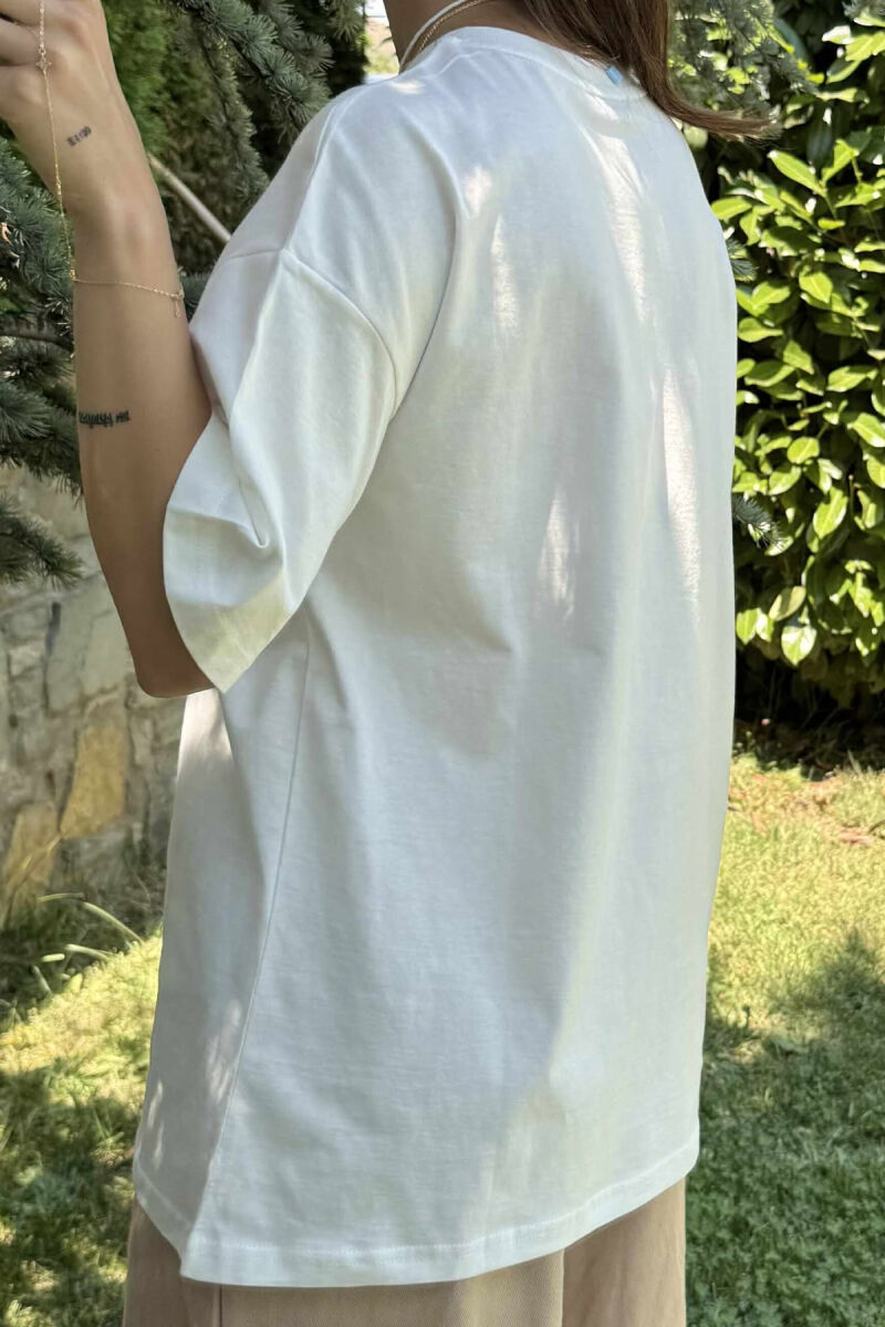 T-SHIRT ME SHKRIME DHE IMAZH PËR FEMRA NË NGJYRËN E BARDHË - 4