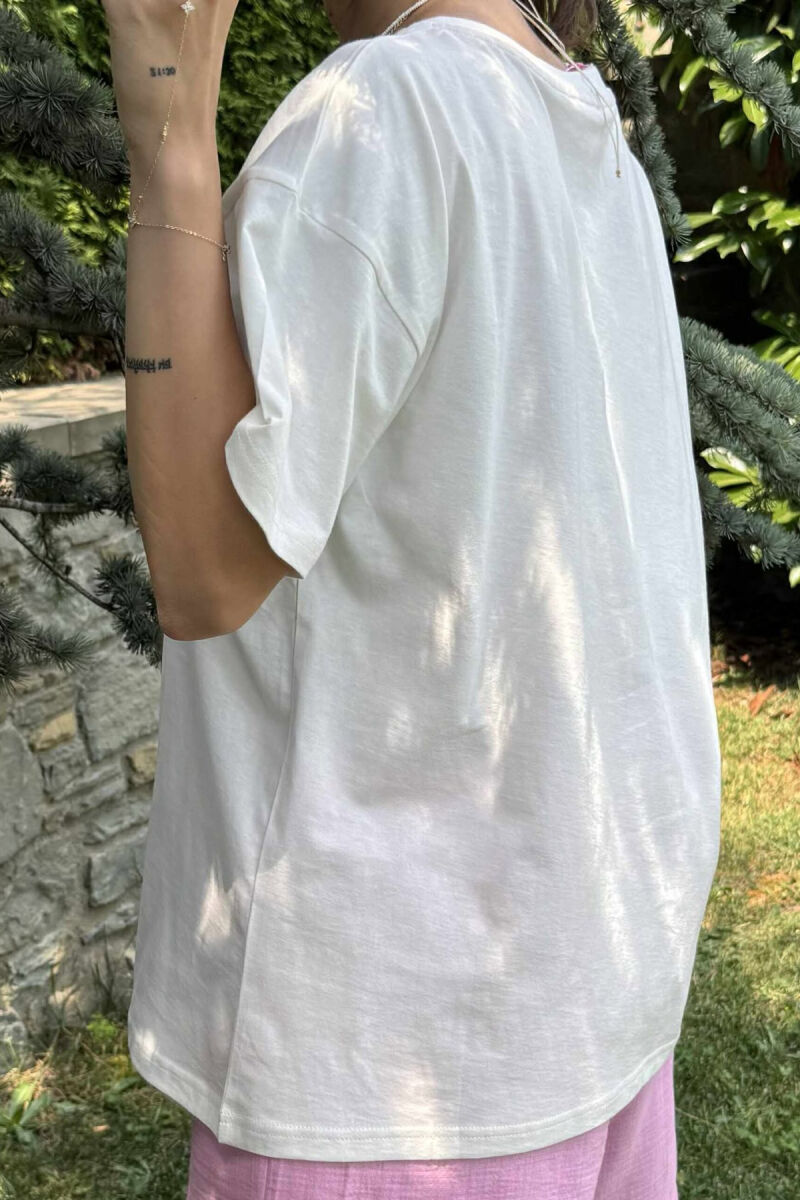 T-SHIRT ME SHKRIME DHE IMAZH PËR FEMRA NË NGJYRËN E BARDHË - 4
