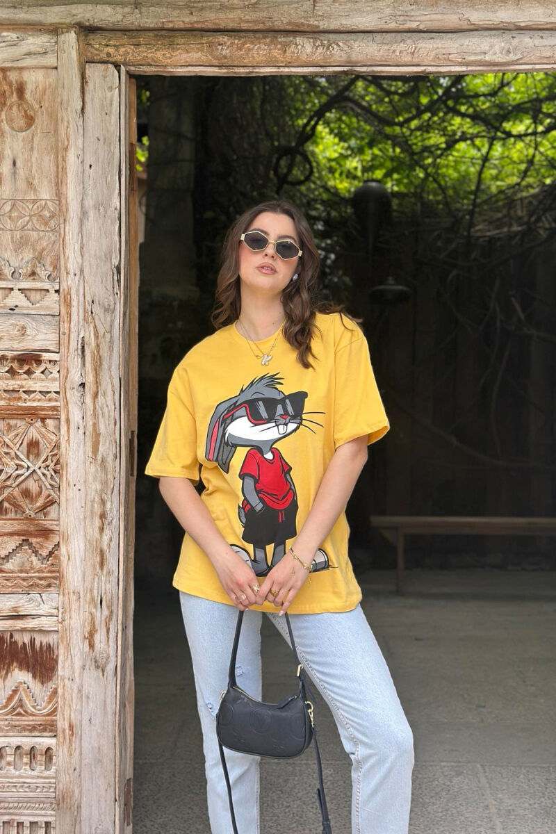 T-SHIRT ME SHKRIME DHE IMAZH PËR FEMRA NË NGJYRËN E VERDHË - 2