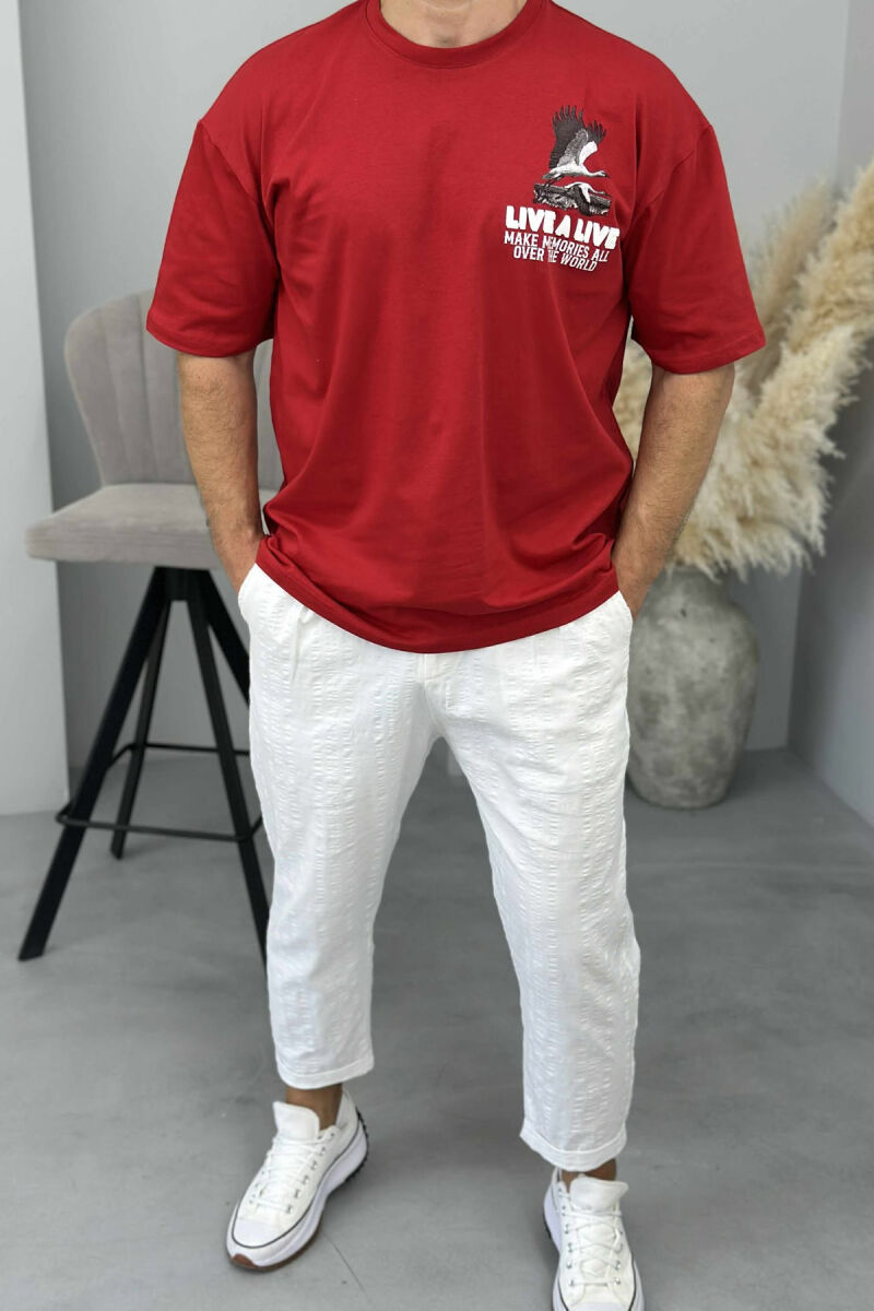 T-SHIRT ME SHKRIME DHE IMAZH PËR MESHKUJ NË NGJYRËN E KUQE - 1