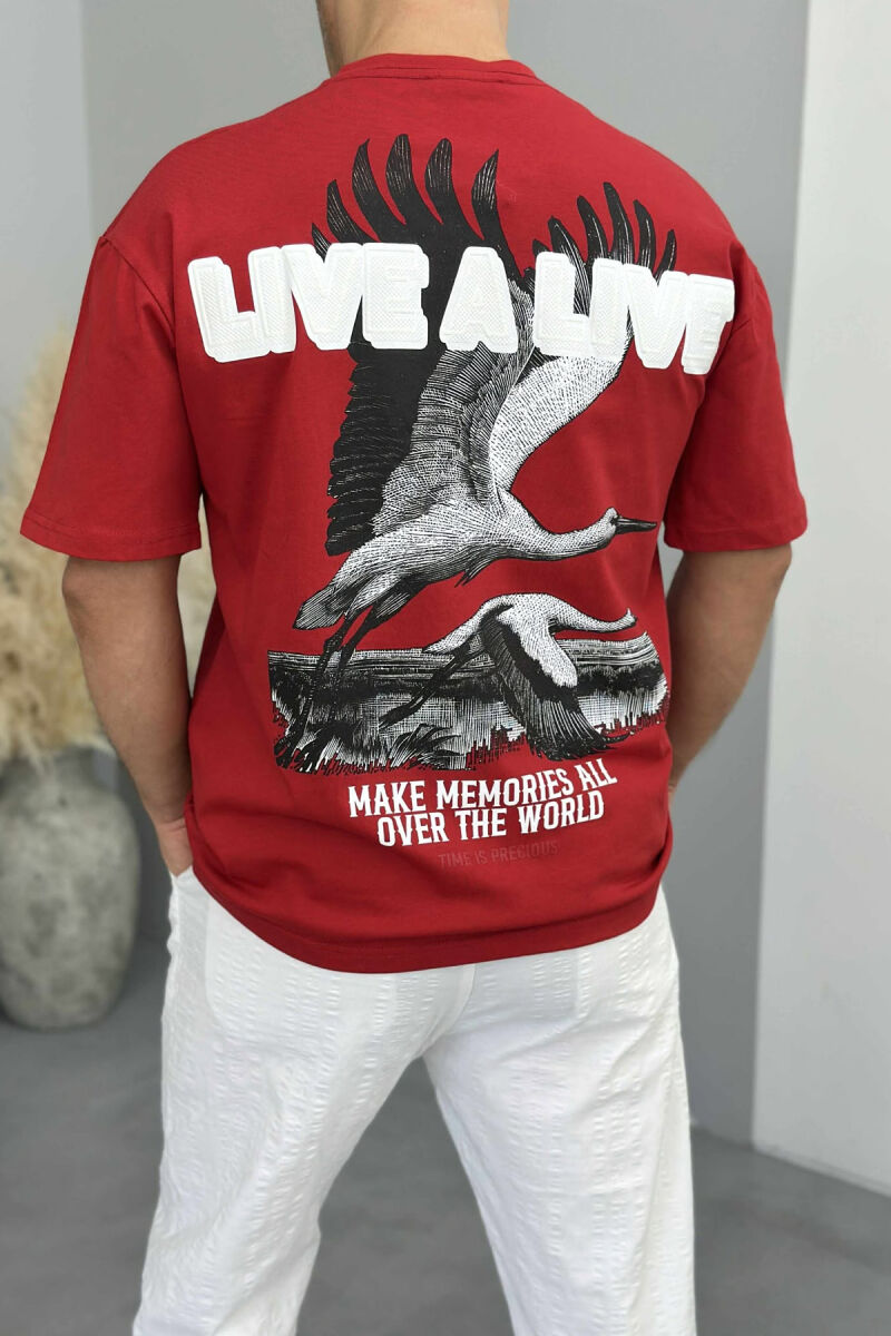 T-SHIRT ME SHKRIME DHE IMAZH PËR MESHKUJ NË NGJYRËN E KUQE - 5