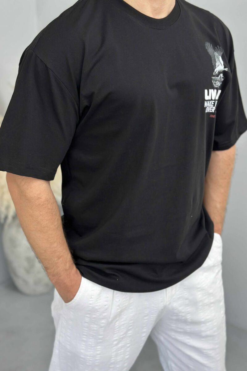 T-SHIRT ME SHKRIME DHE IMAZH PËR MESHKUJ NË NGJYRËN E ZEZË - 3