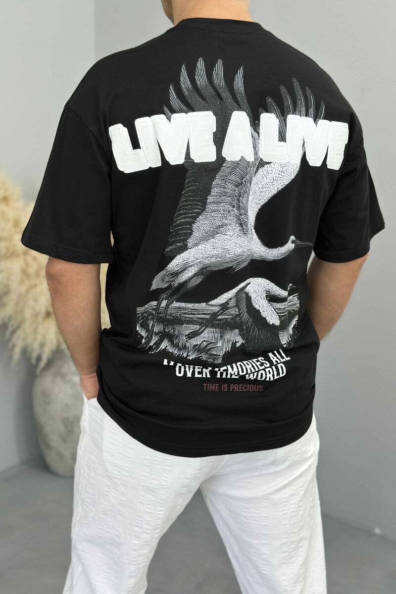 T-SHIRT ME SHKRIME DHE IMAZH PËR MESHKUJ NË NGJYRËN E ZEZË - 4