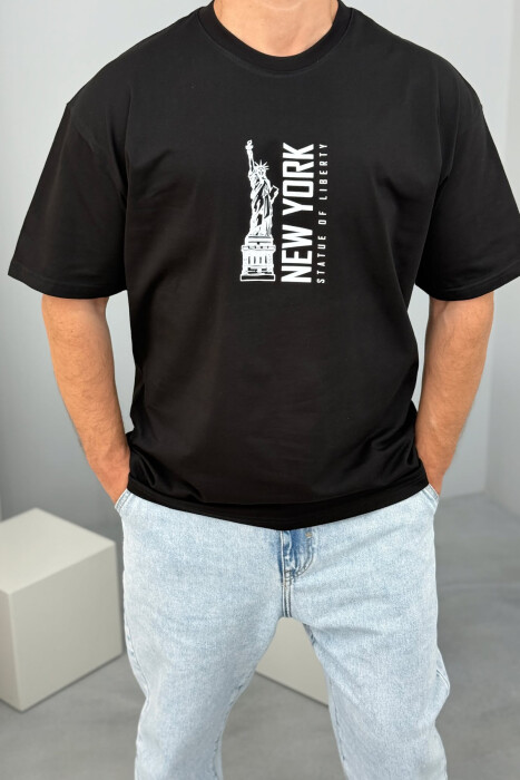 T-SHIRT ME SHKRIME DHE IMAZH PËR MESHKUJ NË NGJYRËN E ZEZË - 2