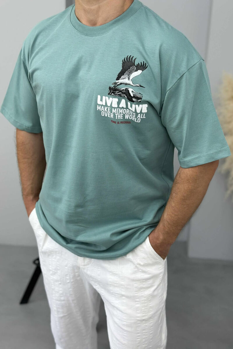 T-SHIRT ME SHKRIME DHE IMAZH PËR MESHKUJ NË NGJYRËN MENTE E ERRËT - 3
