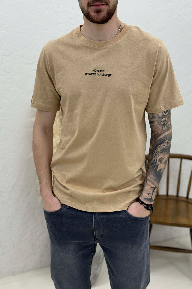 T-SHIRT ME SHKRIME NE PJESEN PARA PER MESHKUJ NE NGJYRE KAFE TE ZBARDHUR - 3