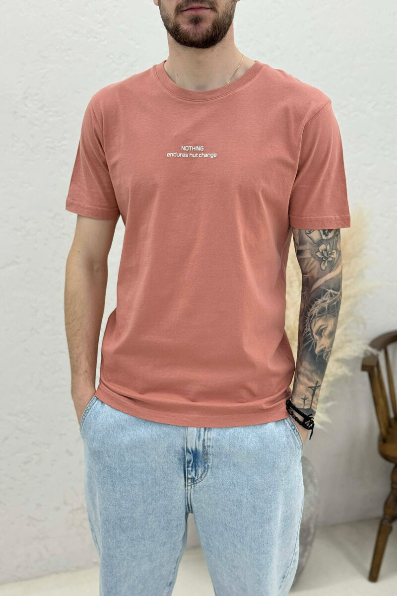 T-SHIRT ME SHKRIME NE PJESEN PARA PER MESHKUJ NE NGJYRE PUDER - 3