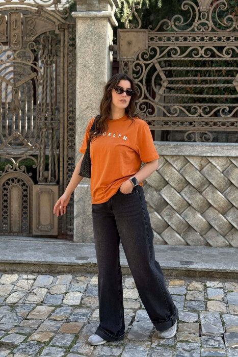 T-SHIRT ME SHKRIME PER FEMRA NE NGJYRE PORTOKALLI + 6 PALE ÇORAPE DHURATE - 5