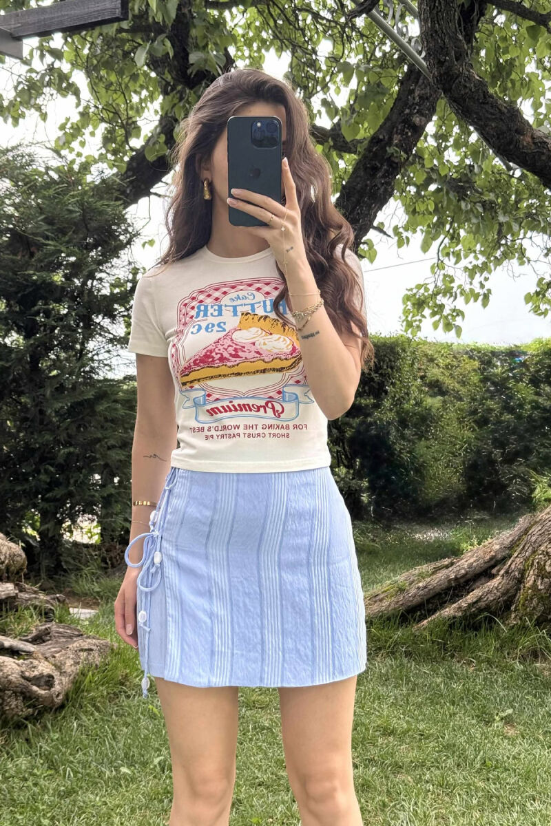 T-SHIRT ME SHKRIME ME IMAZH PËR FEMRA NË NGJYRËN E BARDHË - 2