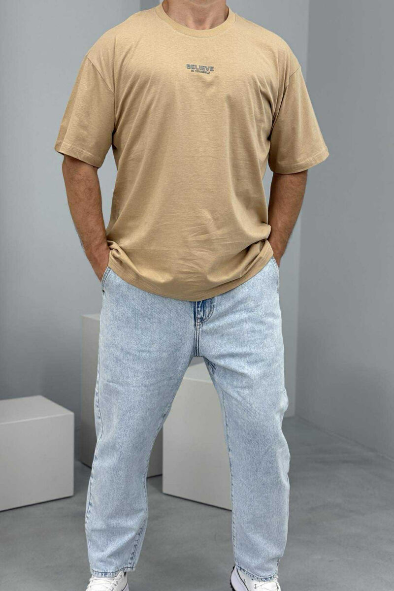 T-SHIRT ME SHKRIME PËR MESHKUJ NË NGJYRËN BEZHË - 1