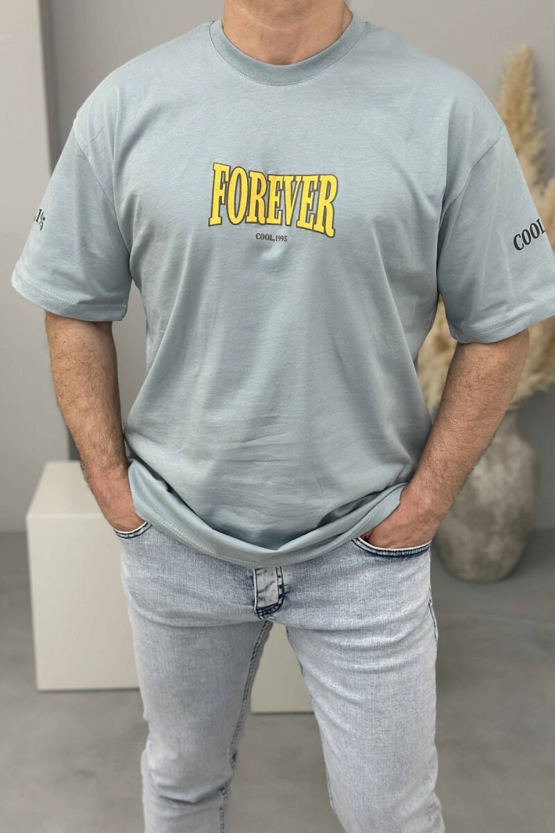 T-SHIRT ME SHKRIME PËR MESHKUJ NË NGJYRËN BLU E ZBARDHUR - 1
