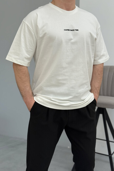T-SHIRT ME SHKRIME PËR MESHKUJ NË NGJYRËN E BARDHË 
