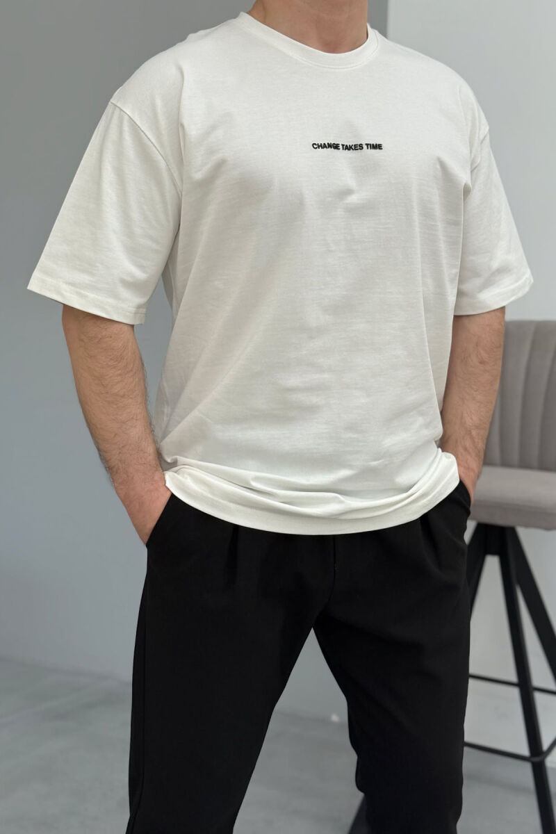 T-SHIRT ME SHKRIME PËR MESHKUJ NË NGJYRËN E BARDHË - 1
