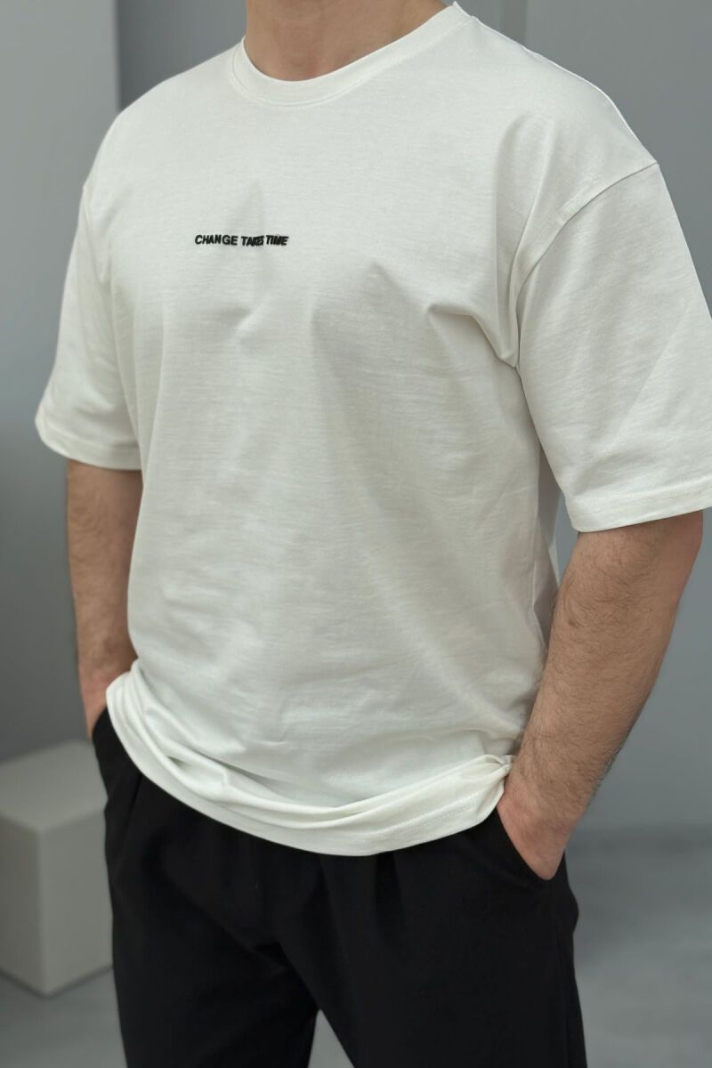 T-SHIRT ME SHKRIME PËR MESHKUJ NË NGJYRËN E BARDHË - 3