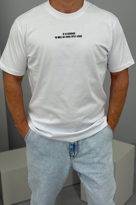 T-SHIRT ME SHKRIME PËR MESHKUJ NË NGJYRËN E BARDHË - 2