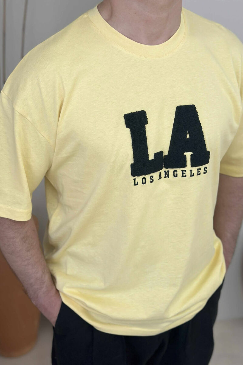T-SHIRT ME SHKRIME PËR MESHKUJ NË NGJYRËN E VERDHË - 5