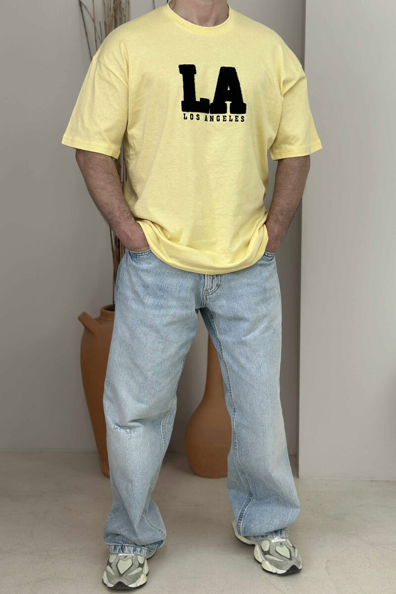 T-SHIRT ME SHKRIME PËR MESHKUJ NË NGJYRËN E VERDHË - 7
