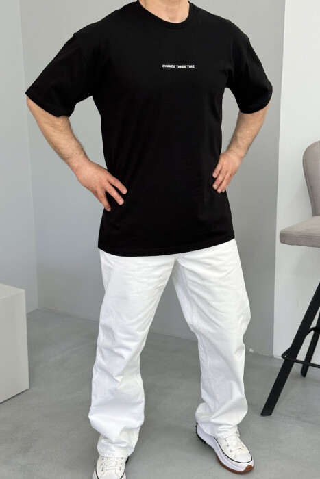 T-SHIRT ME SHKRIME PËR MESHKUJ NË NGJYRËN E ZEZË - 2