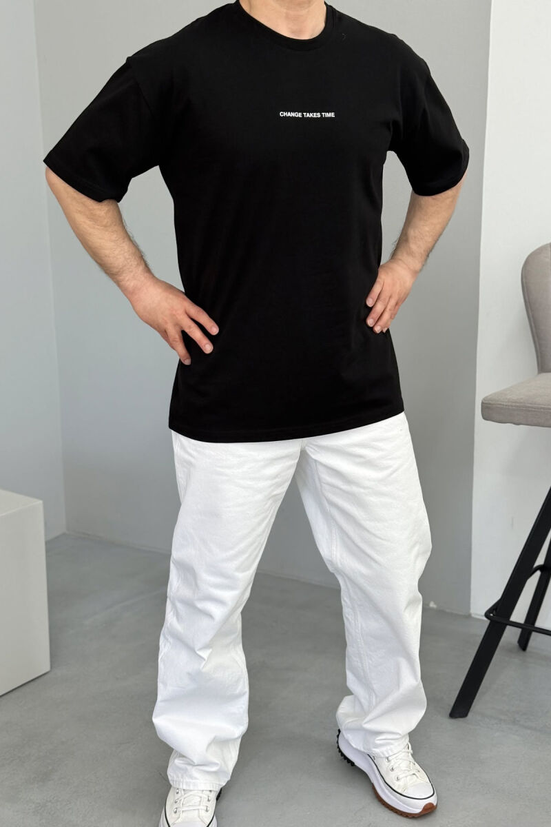 T-SHIRT ME SHKRIME PËR MESHKUJ NË NGJYRËN E ZEZË - 2