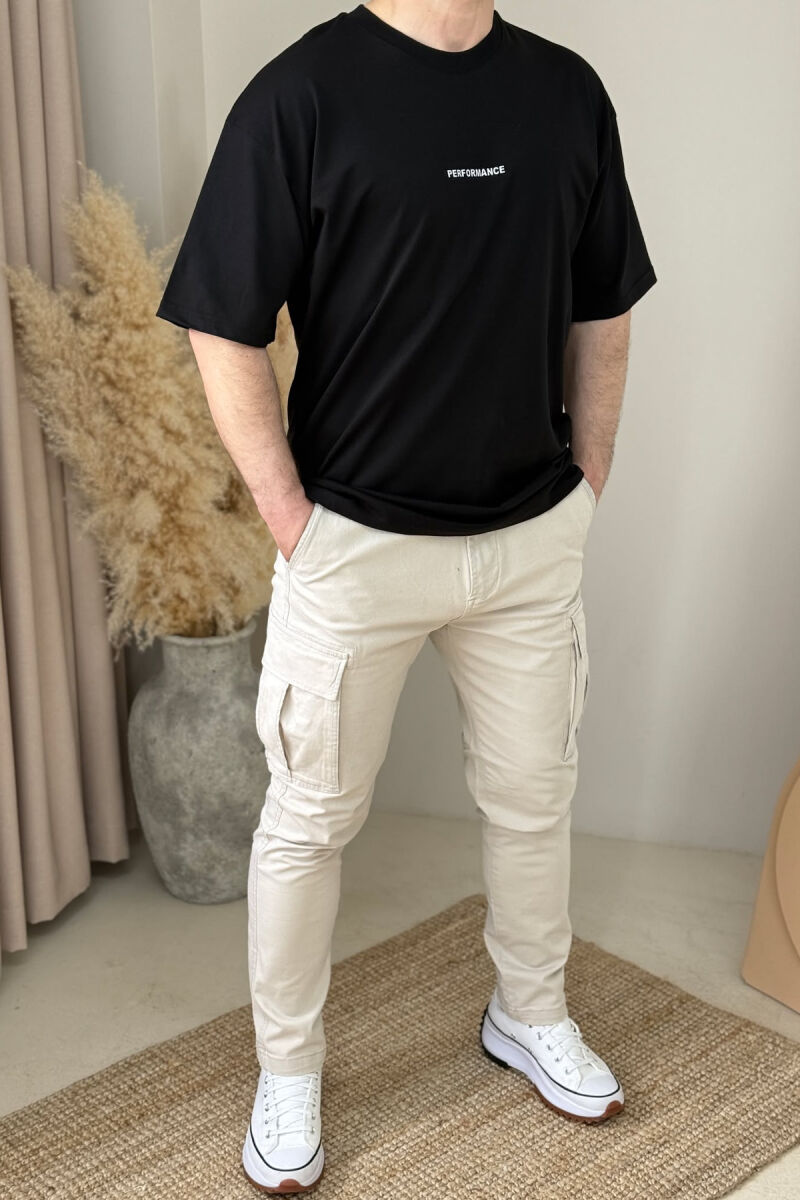 T-SHIRT I THJESHTË ME SHKRIME PËR MESHKUJ NË NGJYRËN E ZEZË - 1