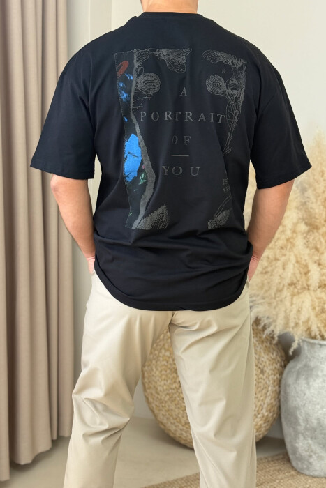 T-SHIRT ME SHKRIME PËR MESHKUJ NË NGJYRËN E ZEZË - 3