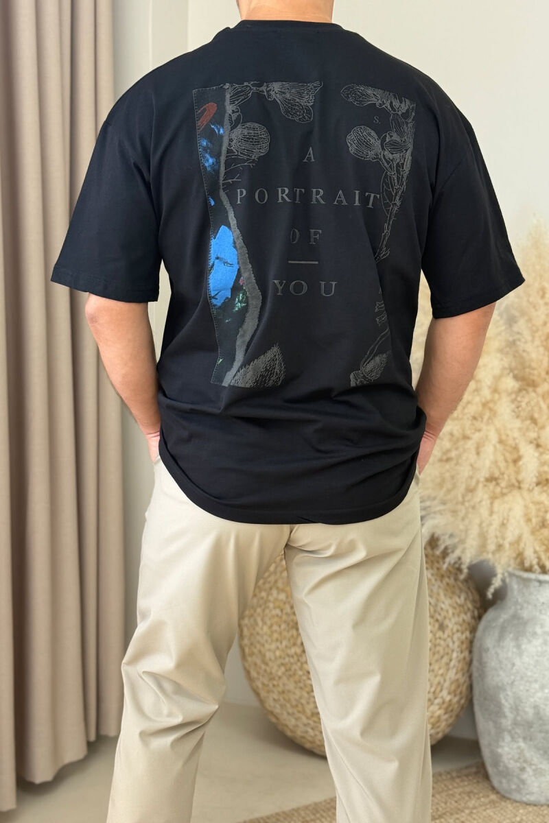 T-SHIRT ME SHKRIME PËR MESHKUJ NË NGJYRËN E ZEZË - 3