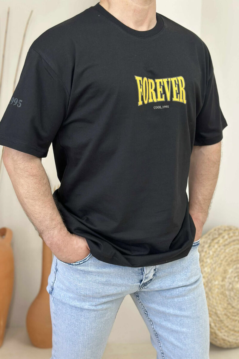 T-SHIRT ME SHKRIME PËR MESHKUJ NË NGJYRËN E ZEZË - 1