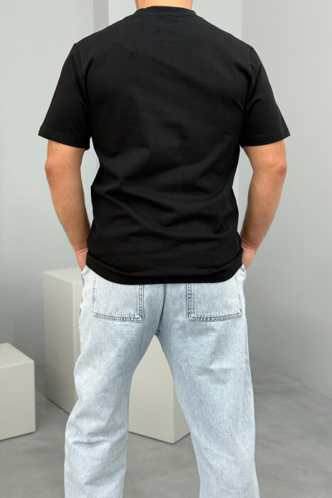 T-SHIRT ME SHKRIME PËR MESHKUJ NË NGJYRËN E ZEZË - 3