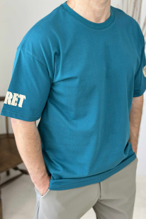 T-SHIRT ME SHKRIME PËR MESHKUJ NË NGJYRËN GURKALI - 3