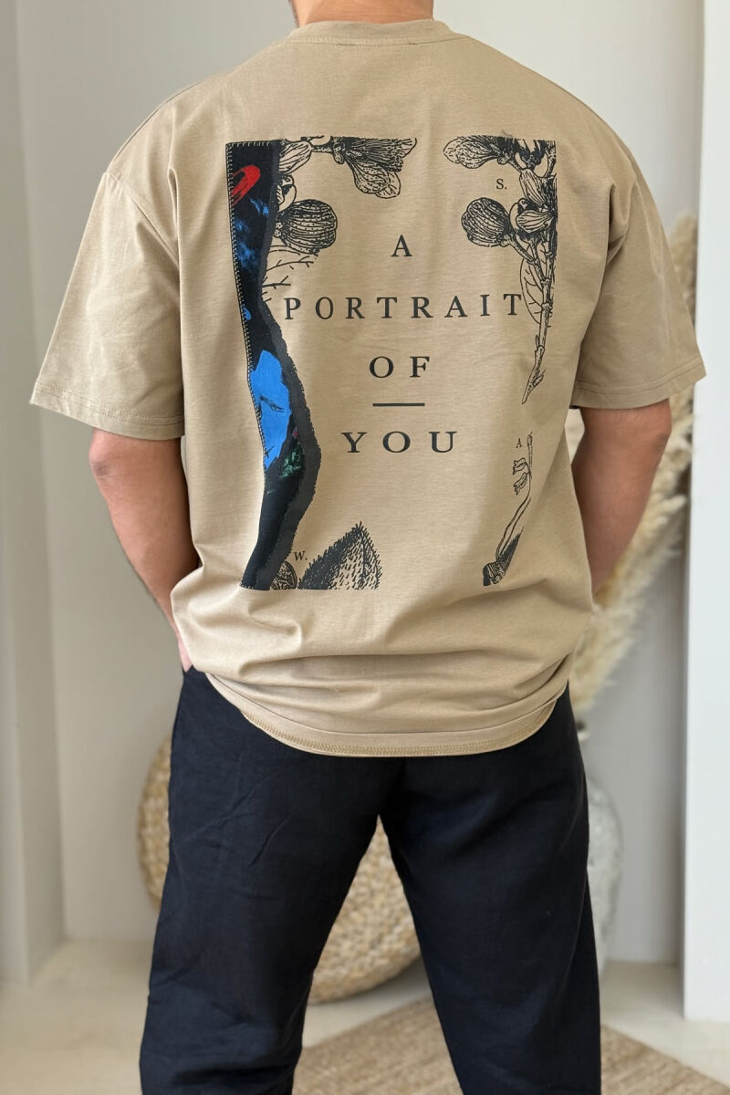 T-SHIRT ME SHKRIME PËR MESHKUJ NË NGJYRËN KAFE E ZBARDHUR - 3