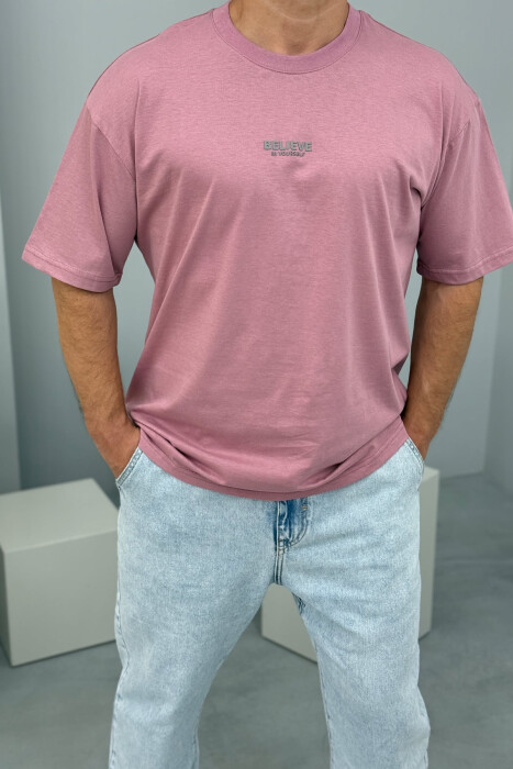 T-SHIRT ME SHKRIME PËR MESHKUJ NË NGJYRËN LEJLA E ZBARDHUR - 2