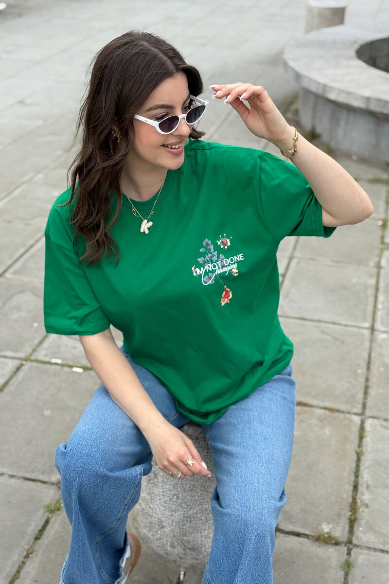 T-SHIRT ME SHKRIME ME DIZAJNIN E LULEVE PËR FEMRA NË NGJYRËN JESHILE - 5
