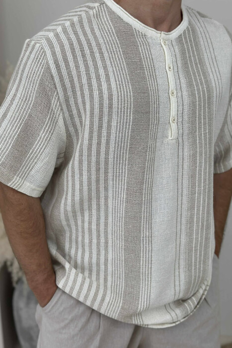 T-SHIRT ME VIJA ME DETAJIN E KOPSAVE PËR MESHKUJ NË NGJYRËN BEZHË - 3