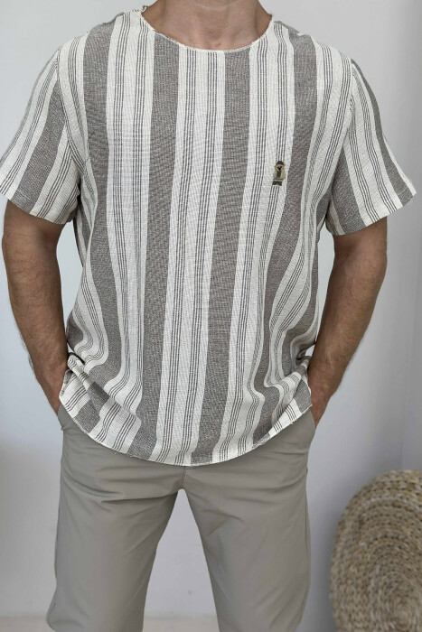 T-SHIRT ME VIJA ME LOGON E ARUSHIT PËR MESHKUJ NË NGJYRËN BEZHË E ERRËT - 4