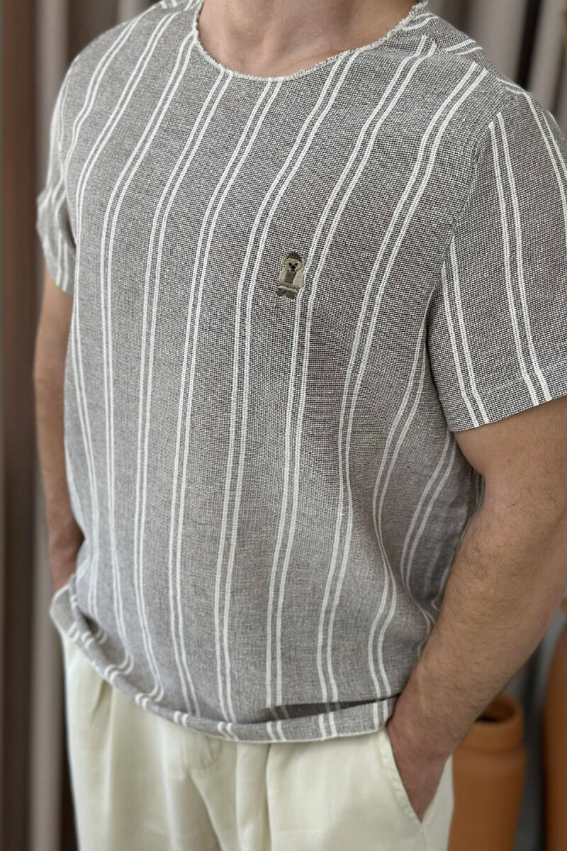 T-SHIRT ME VIJA ME LOGON E ARUSHIT PËR MESHKUJ NË NGJYRËN BEZHË E ERRËT - 3