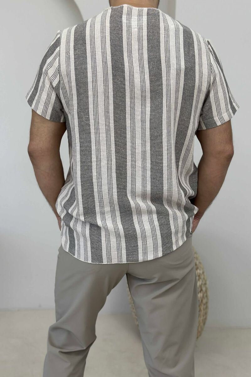 T-SHIRT ME VIJA ME LOGON E ARUSHIT PËR MESHKUJ NË NGJYRËN KAFE E ZBARDHUR - 3