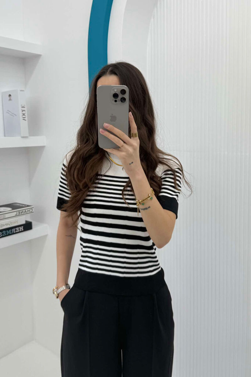 T-SHIRT ME VIJA PËR FEMRA NË NGJYRËN E BARDHË ME TË ZEZË - 2