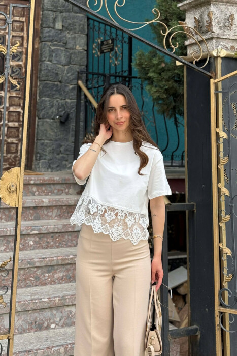 T-SHIRT ME DETAJ DANTELLE PER FEMRA NE NGJYRE TE BARDHE - KLAUDIO FASHION
