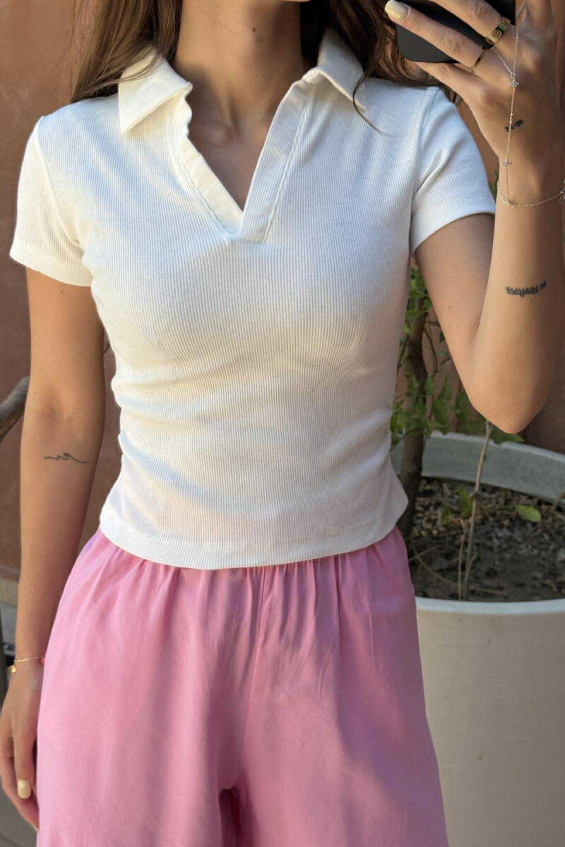 T-SHIRT NJË NGJYRËSH I THJESHTË ME JAKË POLO PËR FEMRA NË NGJYRËN E BARDHË - 2