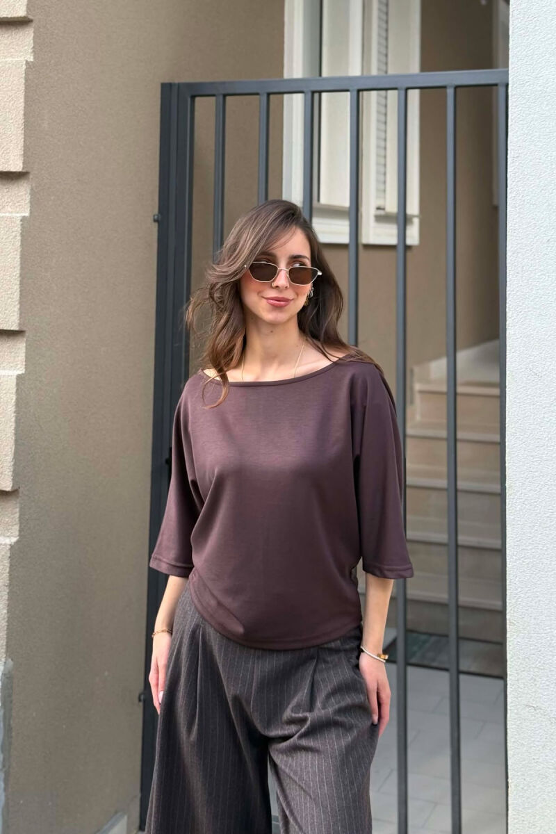 T-SHIRT NJE NGJYRESH I THJESHTE PER FEMRA NE NGJYRE KAFE - 1