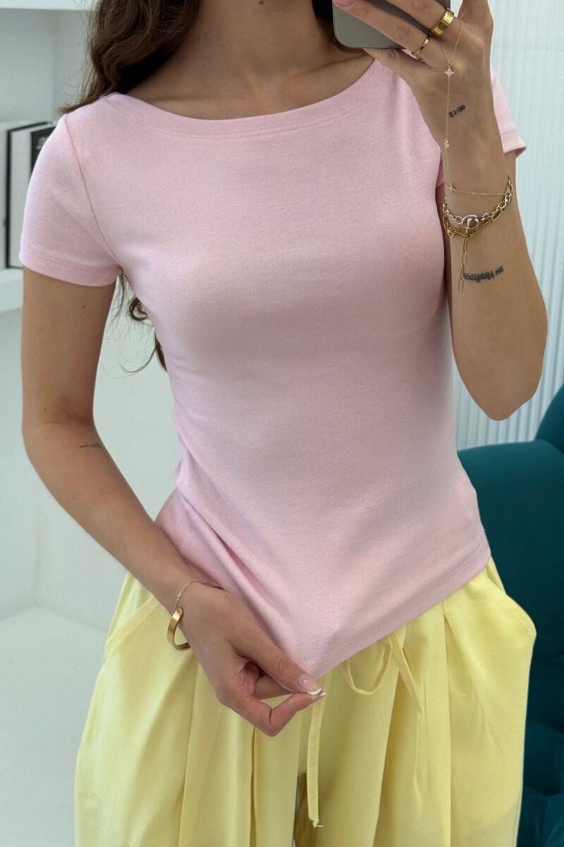 T-SHIRT NJË NGJYRËSH I THJESHTË PËR FEMRA NË NGJYRËN BABY PINK - 2
