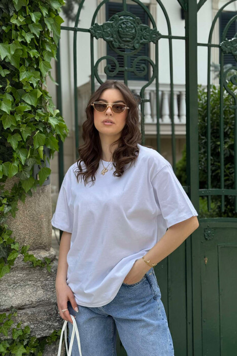 T-SHIRT NJË NGJYRËSH I THJESHTË PËR FEMRA NË NGJYRËN E BARDHË 