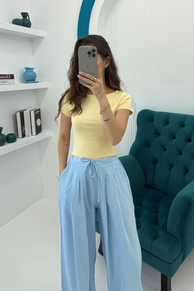 T-SHIRT NJË NGJYRËSH I THJESHTË PËR FEMRA NË NGJYRËN E VERDHË - 2
