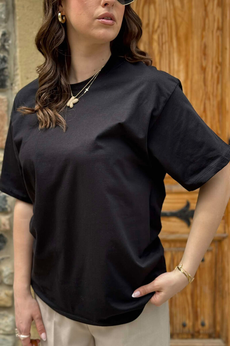 T-SHIRT NJË NGJYRËSH I THJESHTË PËR FEMRA NË NGJYRËN E ZEZË - 3